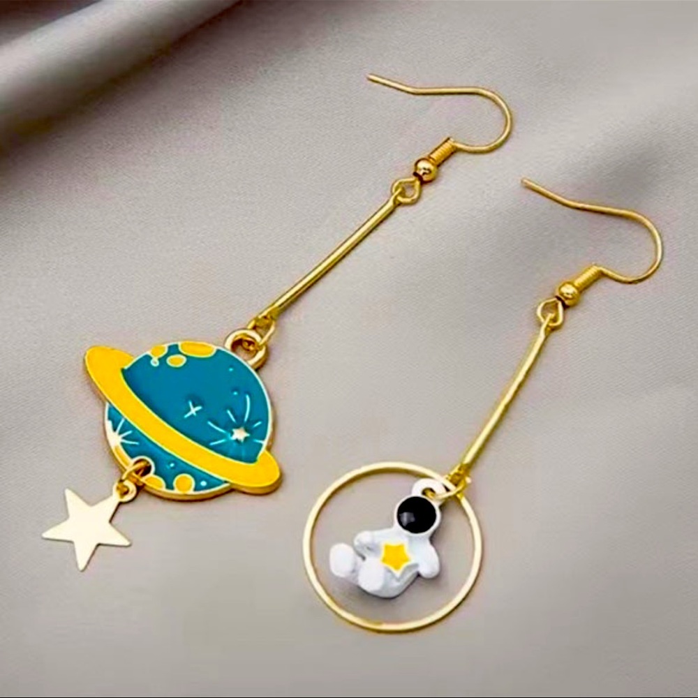 Astronaut and planet mismatched earrings